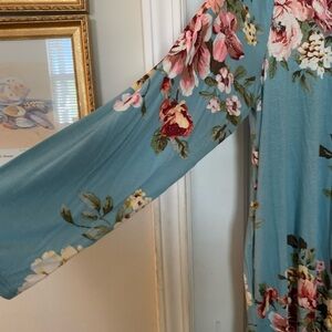 Long sleeve lightweight kimono in powder blue with a beautiful floral pattern.